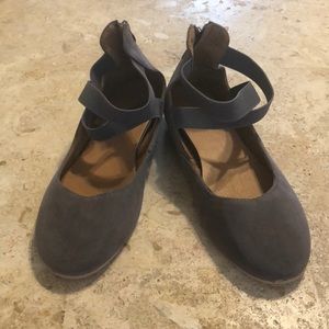 Cross Cross Flat Shoes